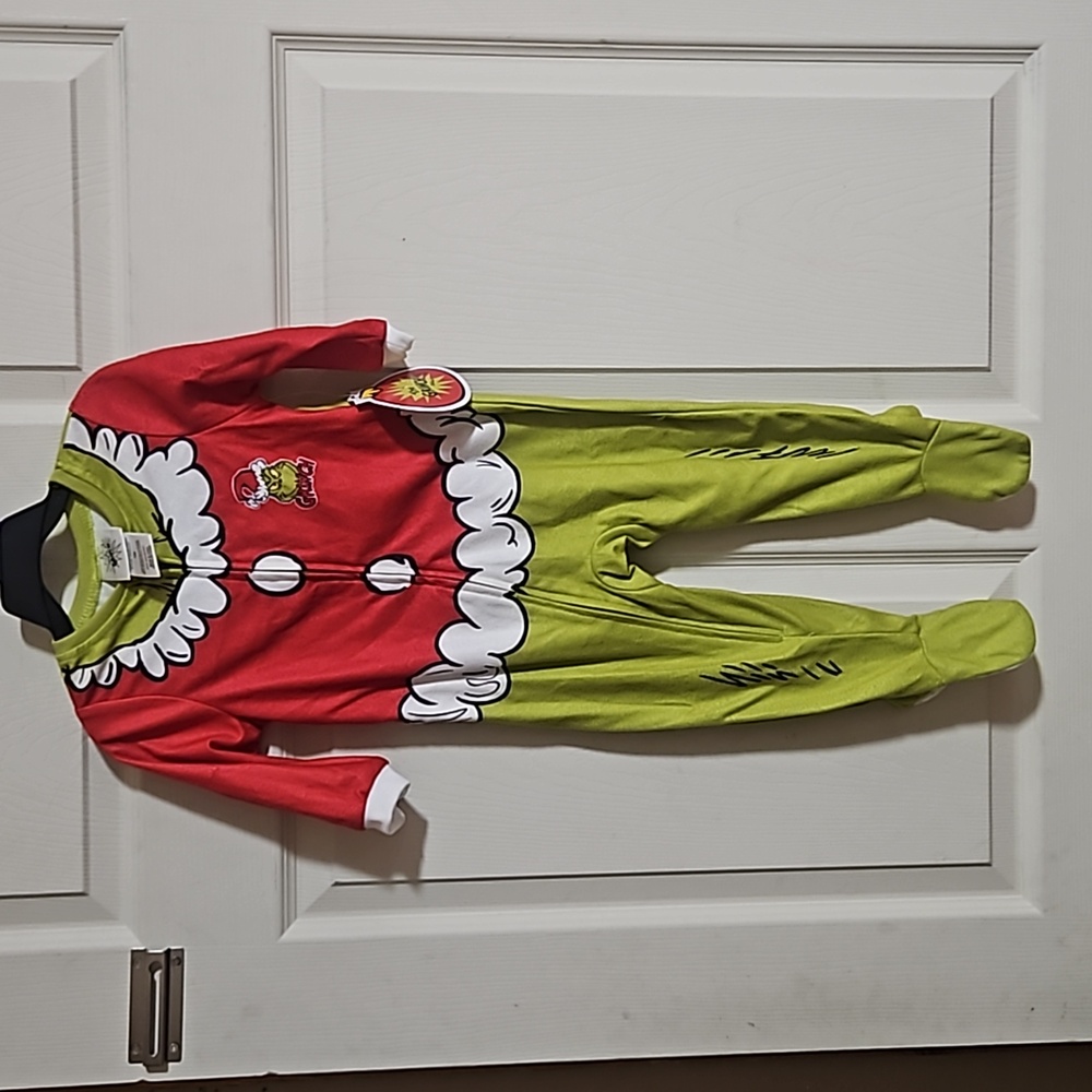 DR SEUSS THE GRINCH FEETIE PJ: NEW WITH TAGS: SIZE 12 MTH